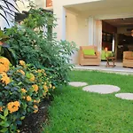 Luna Maya 2 BR Near Beach By Select